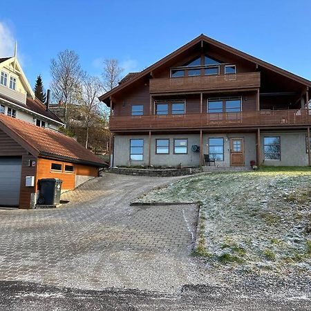 Leilighet I Rolig Gate Med Utsikt Og Gratis Parkering Tromso Exterior photo