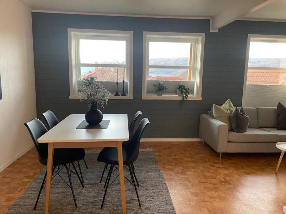 Leilighet I Rolig Gate Med Utsikt Og Gratis Parkering Tromso Exterior photo